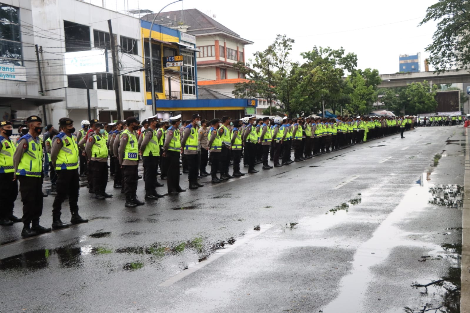 Kapolrestabes Medan Pimpin Apel Pengamanan Malam Takbiran