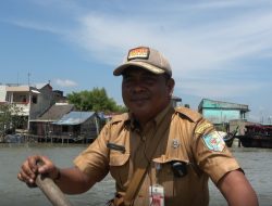 Pengojek Sampan Dayung Jadi Kades