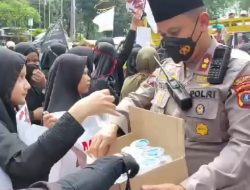 Pasca Penolakan UAS, Seribuan Massa Datangi Konjen Singapura