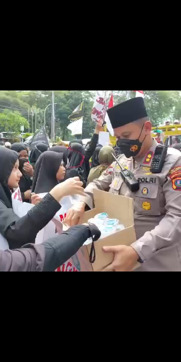 Pasca Penolakan UAS, Seribuan Massa Datangi Konjen Singapura