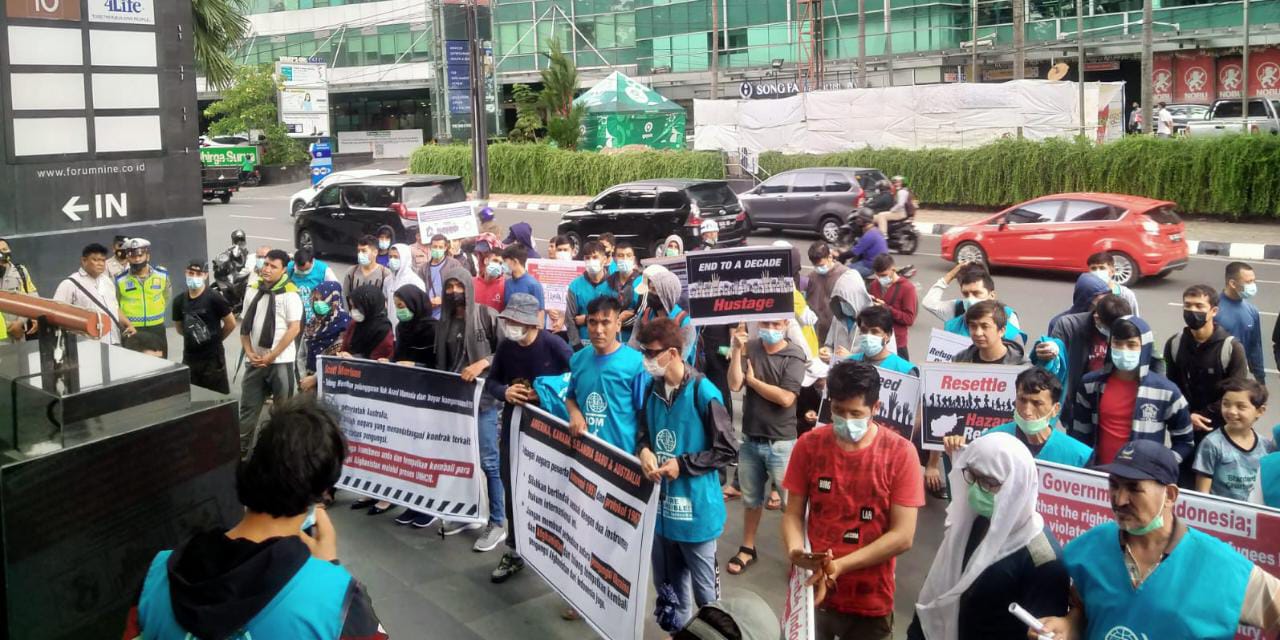 Puluhan Pengungsi Afghanistan Unjuk Rasa Tuntut UNHCR