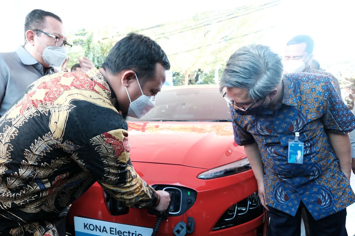 PLN Luncurkan Layanan Home Charging untuk Kendaraan Listrik