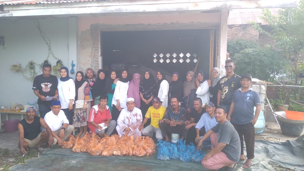 Alumni SD Islam Azizi Medan Sembelih Hewan Kurban
