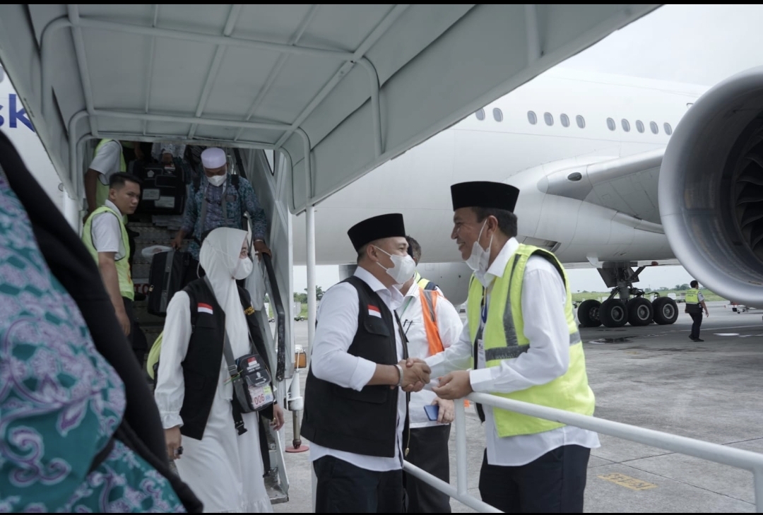 Bupati Zahir dan Rombongan Jamaah Haji Asal Batu Bara Tiba di Medan