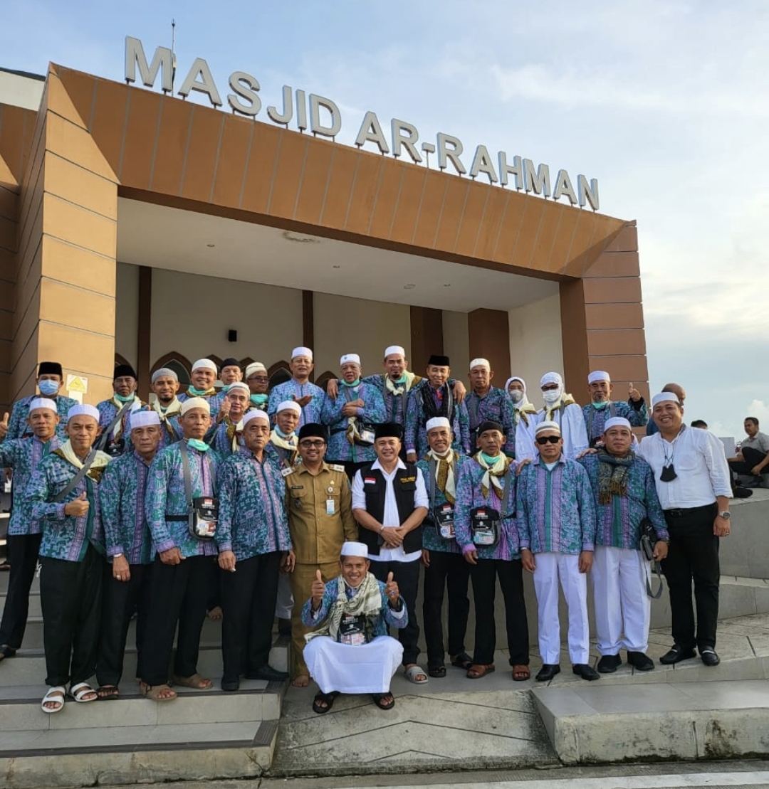 Rombongan Jamaah Haji Batu Bara Konvoi dari Medan, Singgah Sholat Ashar di Rest Area