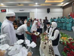 Jamaah Haji Batu Bara Disambut Marhaban, Bupati Zahir dan Istri Ditampung Tawar Ibunda Tercinta