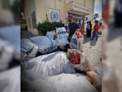 Terjadi Di Porsea, Beli Sembako Bayar Pakai Sampah