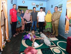 Bupati Zahir Berikan Jaminan Berobat Sampai Sembuh Kepada 2 Warga Aras