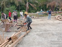 Petugas Gabungan Robohkan 6 Pondok di Seputaran Diskotik Sky Garden