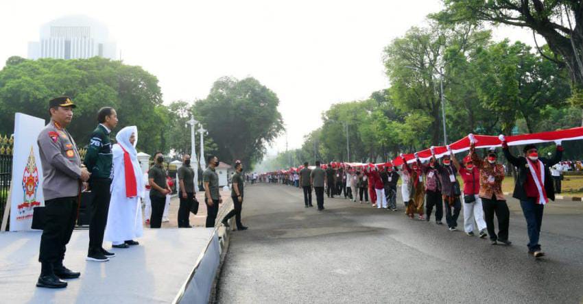 Presiden Jokowi Lepas Kirab Merah Putih