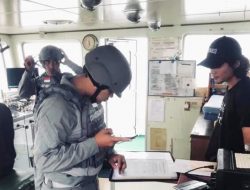 Petugas Amankan Kapal Tanker Diduga Selundupkan Minyak Ilegal