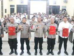 Kapolda Sumut Serahkan Penghargaan kepada Personel Polres Sergai