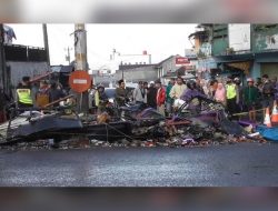 Bus Pariwisata Tabrak Sejumlah Mobil, Enam Orang Tewas