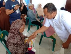 OK Faizal Salurkan Beras Bantuan untuk Warga Terdampak Kenaikan Harga BBM