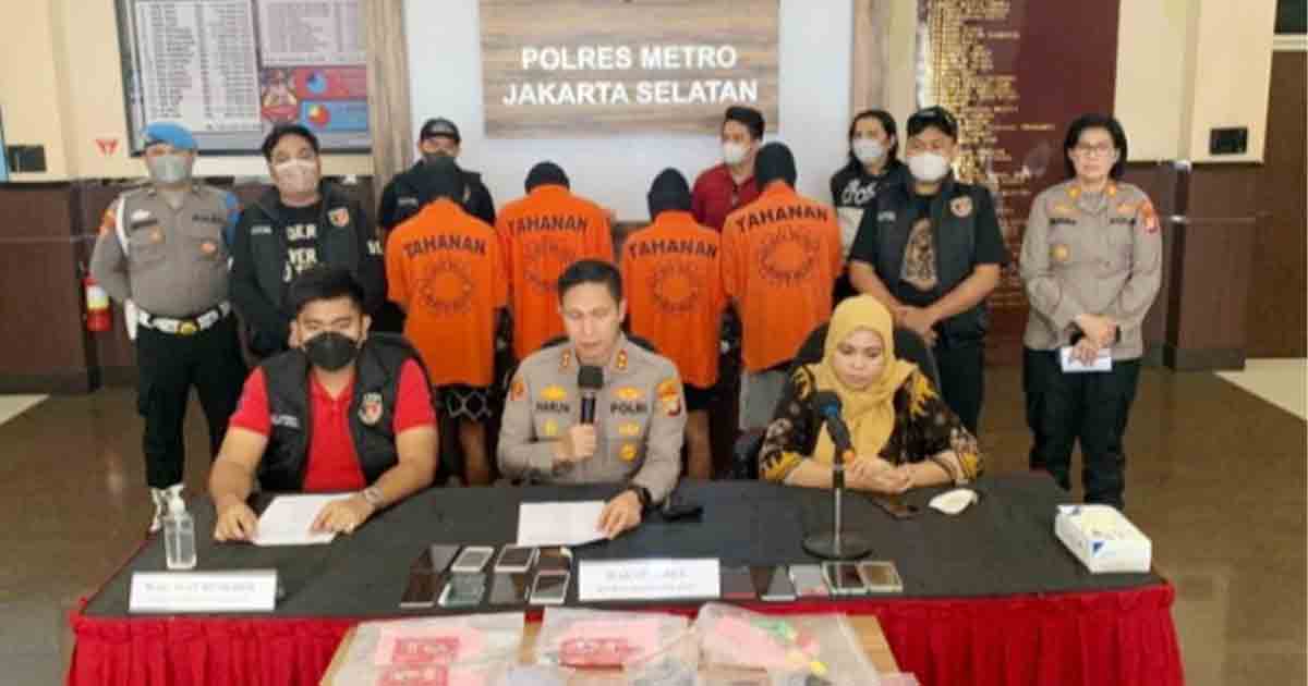 Polisi Ciduk Sejumlah Cewek Belasan Tahun Diduga Terlibat Prostitusi Online