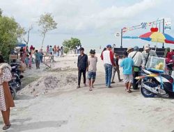 Pengunjung Pantai Merdeka Ingin Pengelola Sediakan Sarana Permainan Anak
