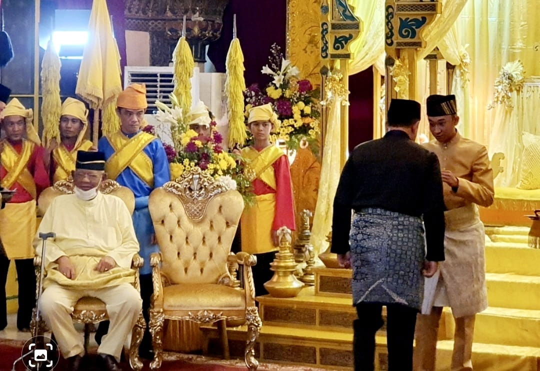 Bupati Batu Bara Zahir Dapat Karunia Gelar Datuk Sri Setia Abiyasa Negara