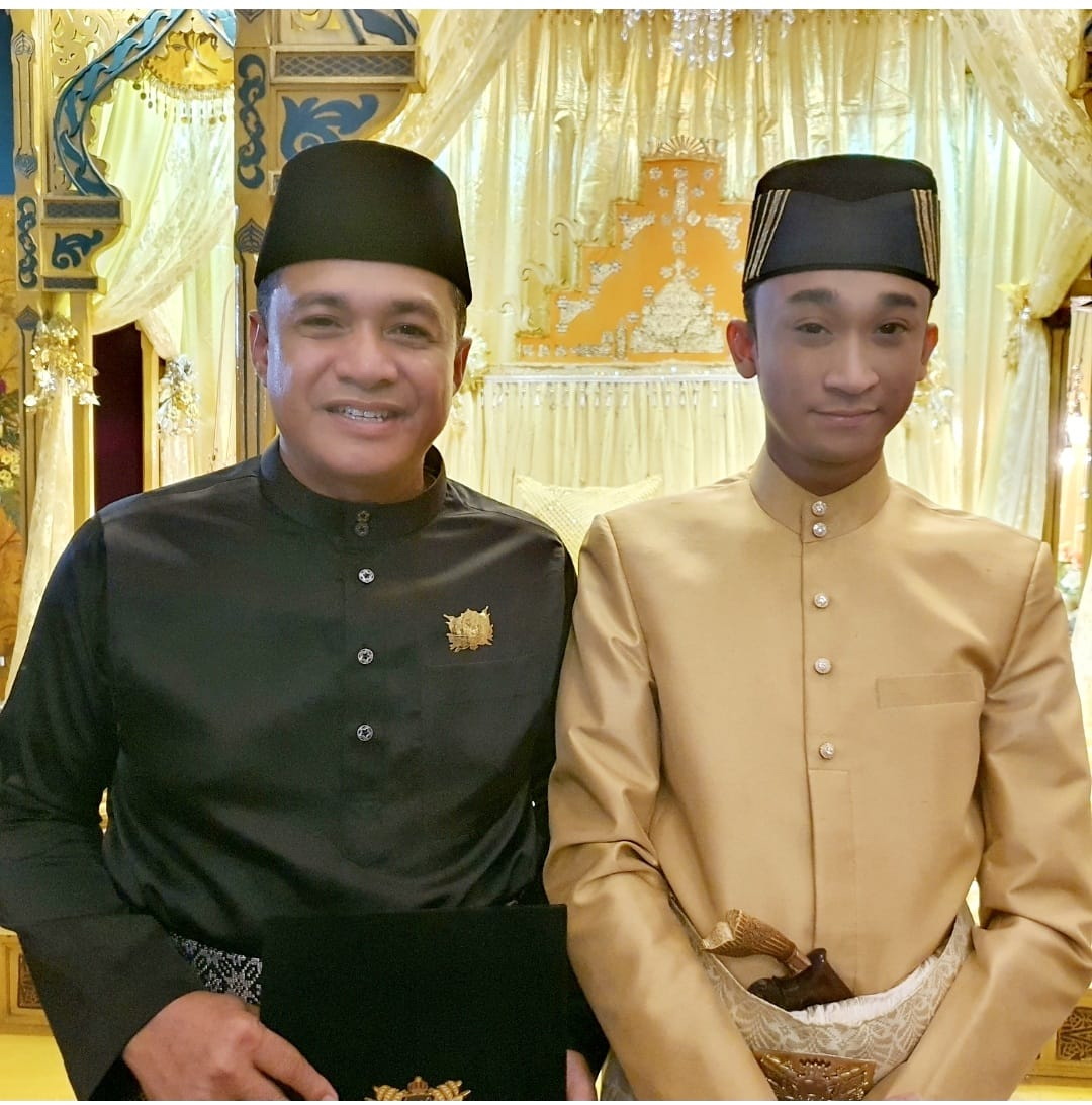 Bupati Batu Bara Zahir Dapat Karunia Gelar Datuk Sri Setia Abiyasa Negara