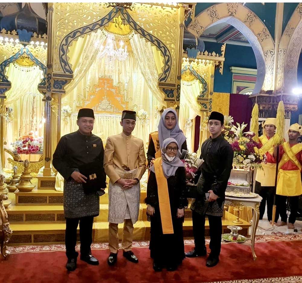 Bupati Batu Bara Zahir Dapat Karunia Gelar Datuk Sri Setia Abiyasa Negara
