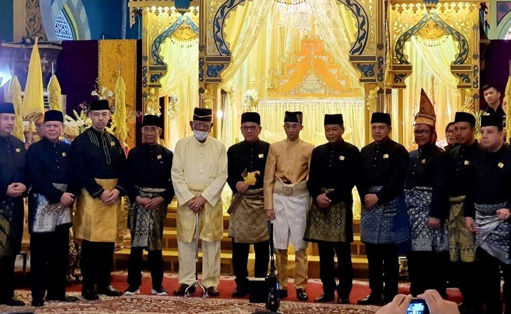 Bupati Batu Bara Zahir Dapat Karunia Gelar Datuk Sri Setia Abiyasa Negara