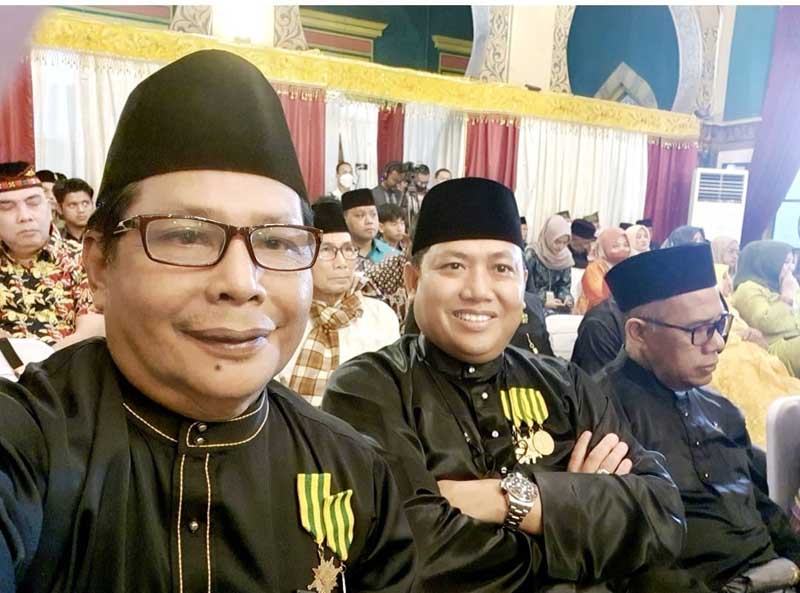 Bupati Batu Bara Zahir Dapat Karunia Gelar Datuk Sri Setia Abiyasa Negara