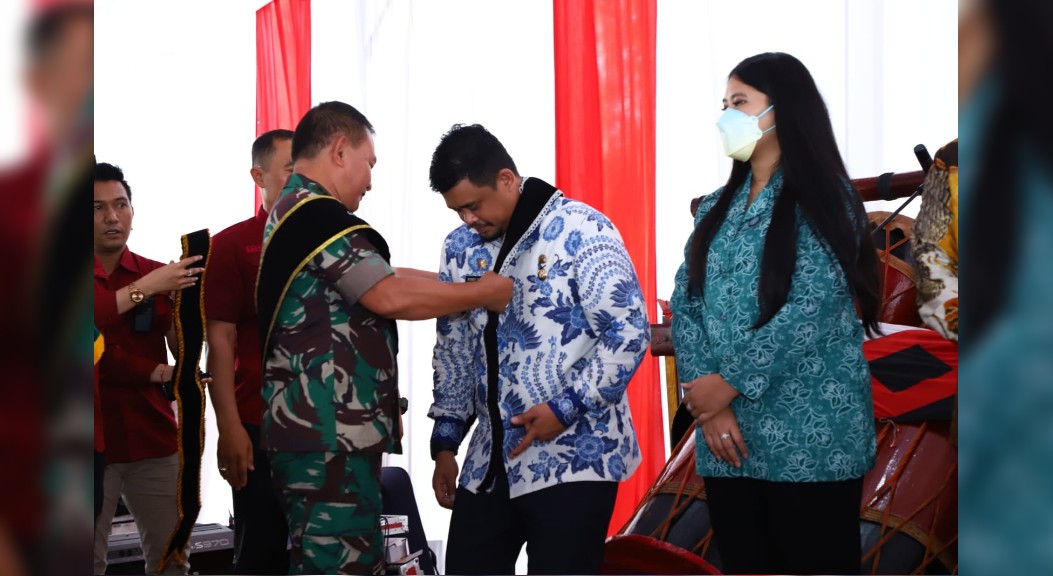 Kasad Kukuhkan Pangdam I/BB dan Wali Kota Medan Sebagai Bapak Asuh Anak Stunting