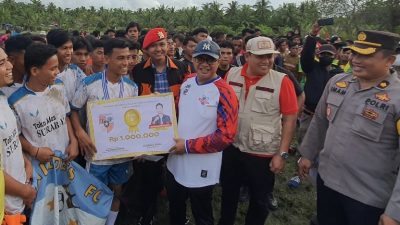 Bupati Zahir Tambah Hadiah Juara-Juara Kompetisi Piala PAC PP Nibung Hangus