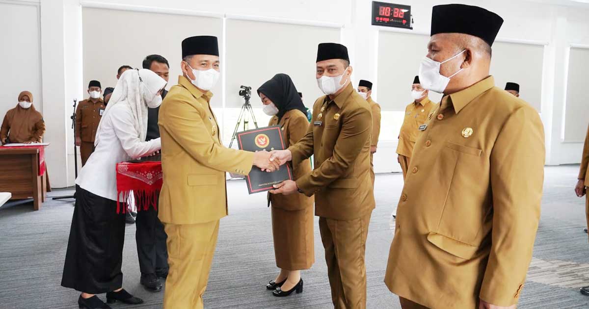 Bupati Batu Bara Lantik 20 Pejabat