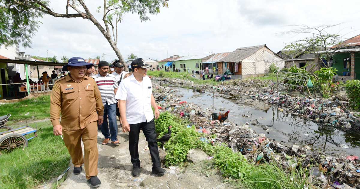 Bupati Batu Bara Tinjau Normalisasi Drainase di Nenas Siam