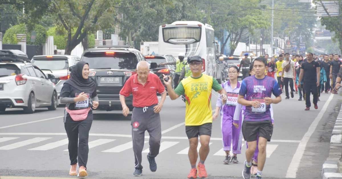 Pria 81 Tahun Ini Unjuk Kemampuan di Bukit Barisan Fun Run 5 & 10K