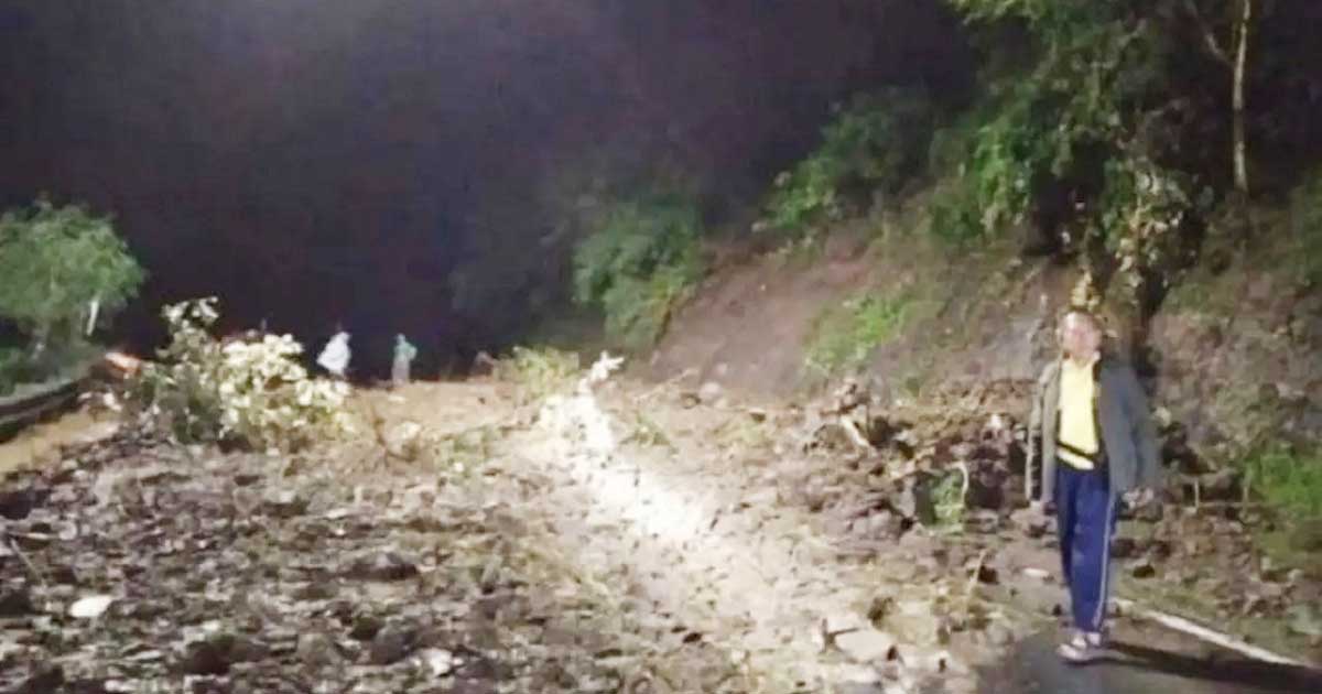 Jalur Wisata Senggigi dan Malimbu Masih Tertutup Material Longsor