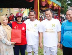 Laga Sepak Bola Jadi Ajang Silaturahmi Bupati Sergai dan Guru SMP-nya