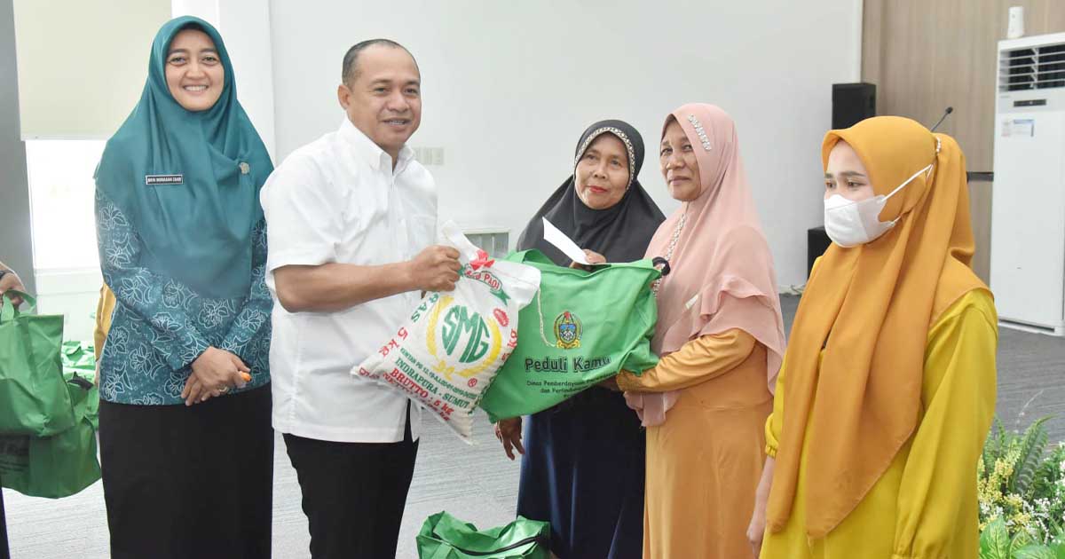 Bupati Batu Bara Serahkan Bantuan Untuk Perempuan dan Anak