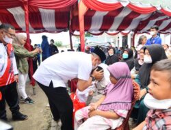 Bupati Zahir Bagikan Ratusan Paket Sembako kepada Anak Yatim dan Kaum Duafa