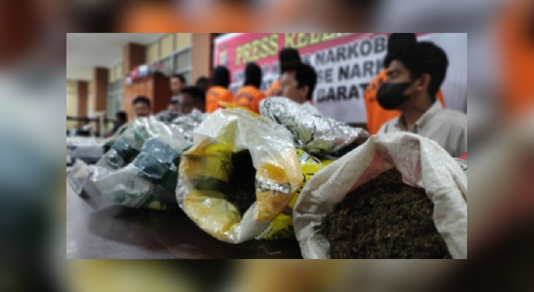 Polisi Ringkus Tersangka Pembawa 6,3 Kg Ganja