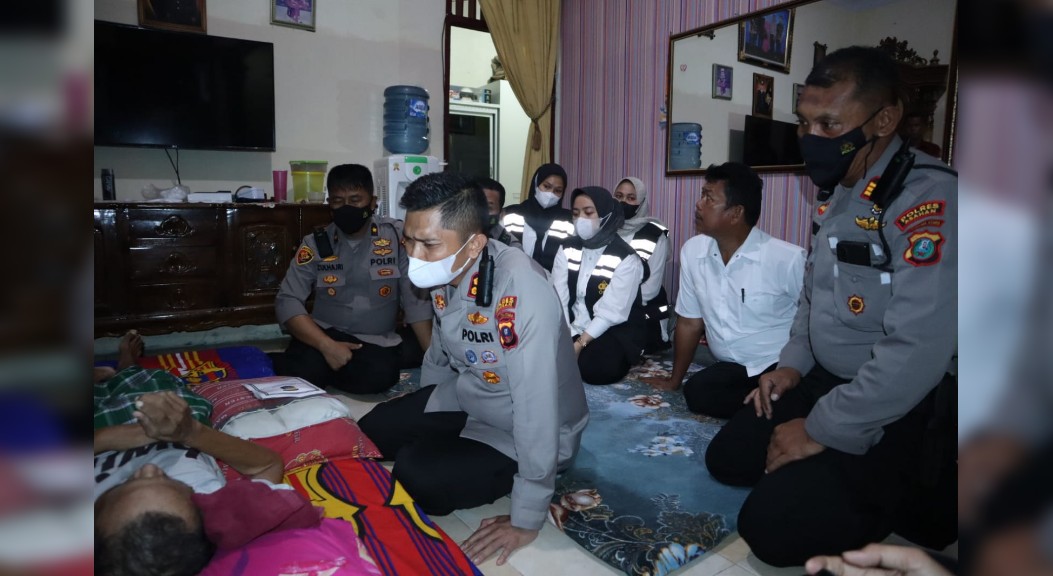 Kapolres Asahan Jenguk Anggota yang Sakit