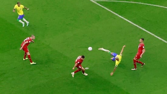 Tendangan Sepeda Richarlison Memukau Saat BRA Mengalahkan SRB 2-0