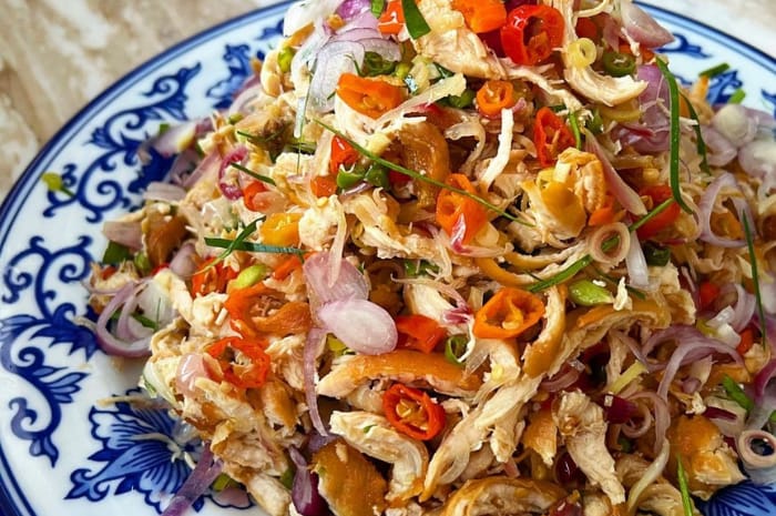 Hem, Nikmatnya Sarapan Pagi dengan Ayam Suir Sambal Matah