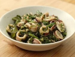 Hem, Nikmatnya Sarapan Pagi dengan Cumi Cabai Hijau yang Enak dan Lezat