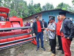 Bupati Zahir dan Djarot Tinjau Alsintan Bantuan