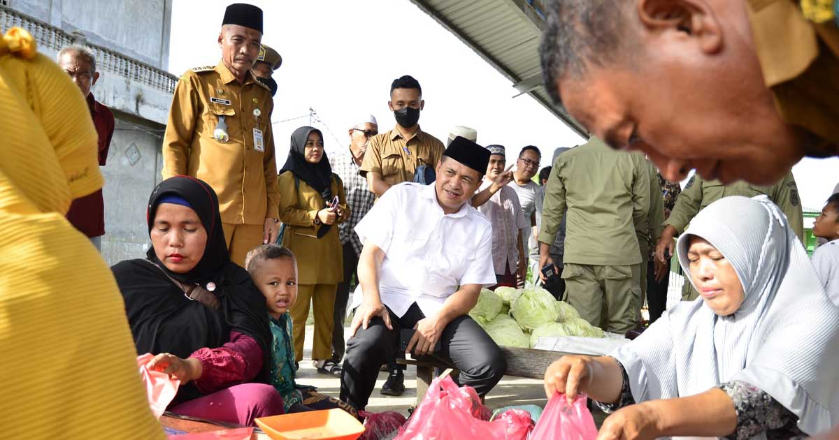 Bupati Batu Bara Beli Sayur di Pasar Inpres