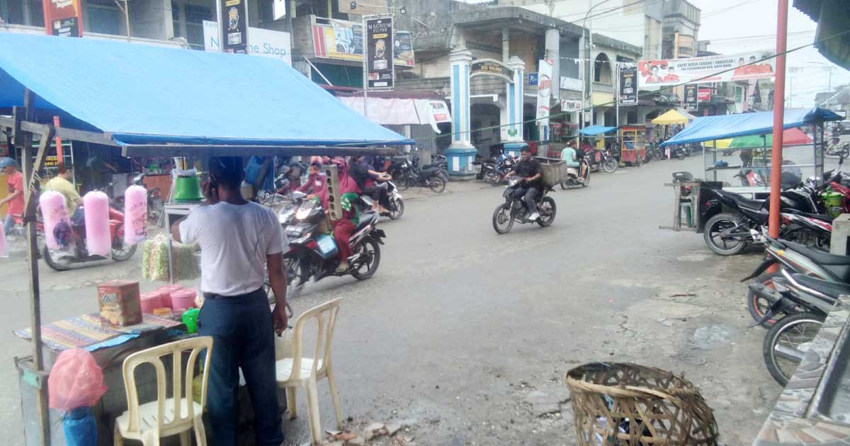 Musim Hujan, Penghasilan Pedagang Kecil dan Nelayan di Tanjung Tiram Merosot
