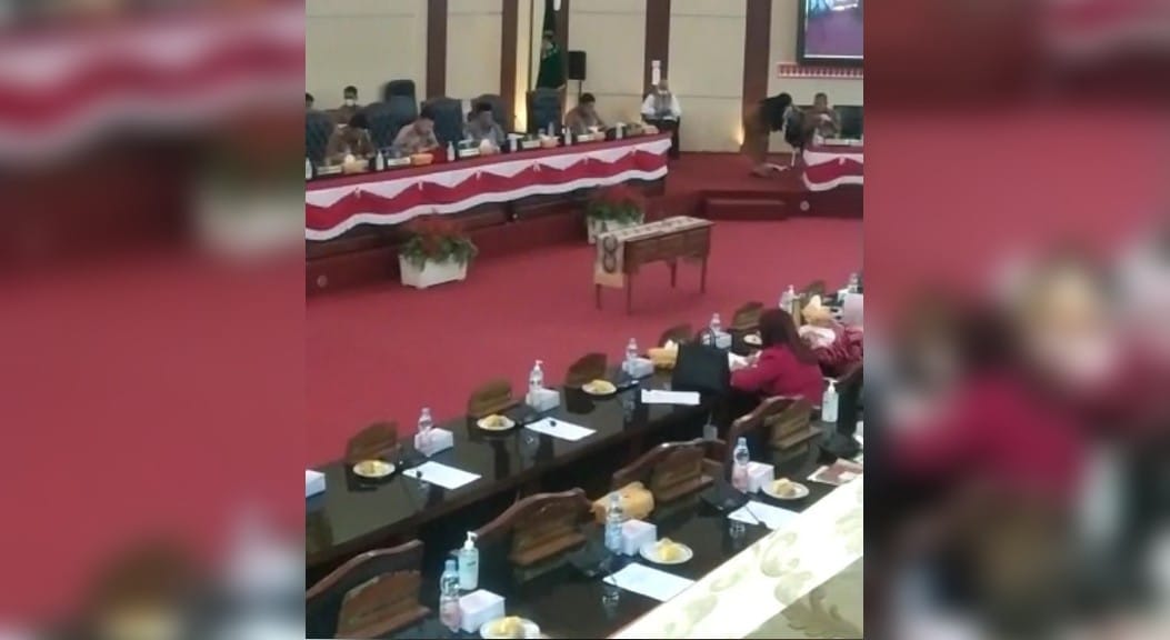 Menyedihkan, Pengesahan Triliunan Uang Rakyat Cuma Dihadiri 8 Anggota Dewan