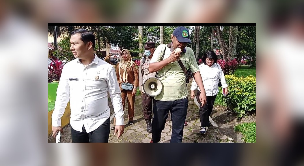 Dapat Laporan Pungli, Lurah Teladan Barat Turun Tangan