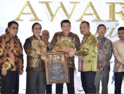 Bupati Batu Bara Terima Penghargaan Sahabat Pers