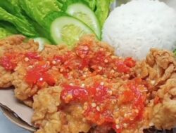 Hem, Nikmatnya Sarapan Pagi dengan Kulit Ayam Geprek