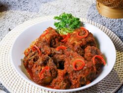 Hem, Nikmatnya Sarapan Pagi dengan Buntut Sapi Balado