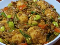 Hem, Yuk Sarapan Pagi dengan Telur Teri Sambal Petai, Enak Luar Biasa