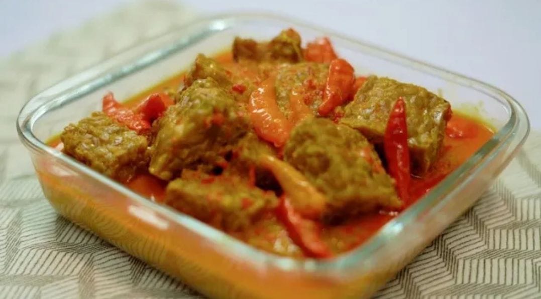 Hem, Yuk Sarapan Pagi dengan Tempe Kuah Santan Pedas