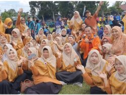 Kaum Ibu Serbu Ketua Kadin OK Faizal Ajak Berjoget dan Berfotoria